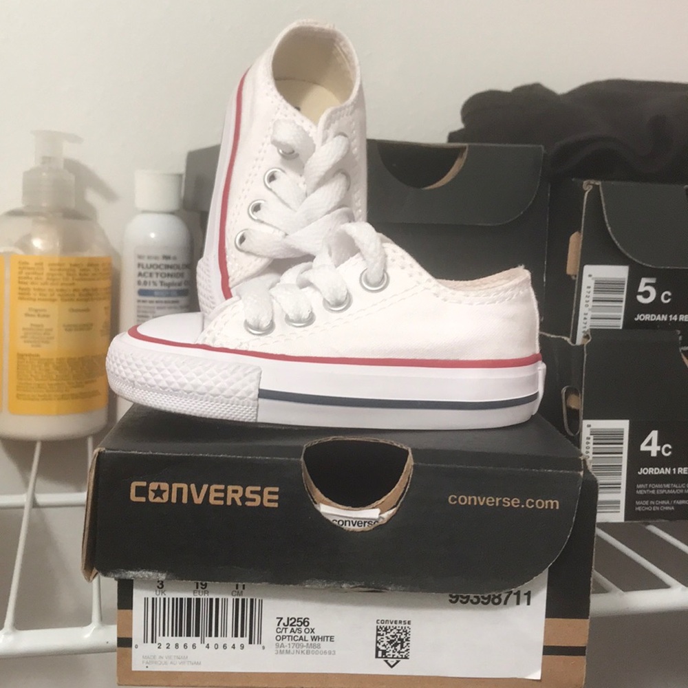 Low top white converses